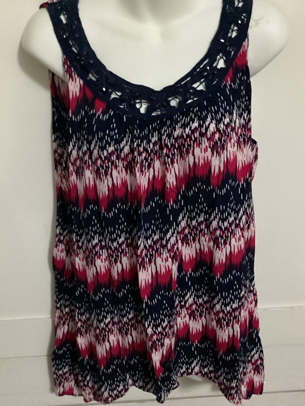 Sleeveless Navy and Magenta Patterned Women's Tank Top size XL